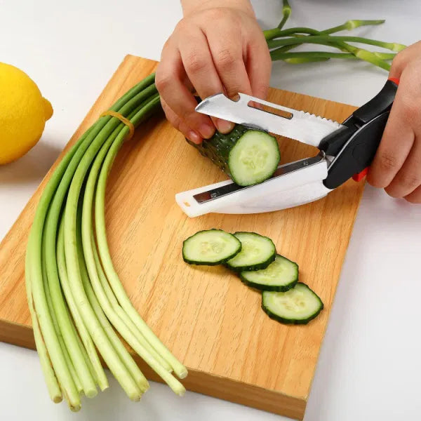 Clever Cutter – 2-in-1 Chopping Board & Scissors